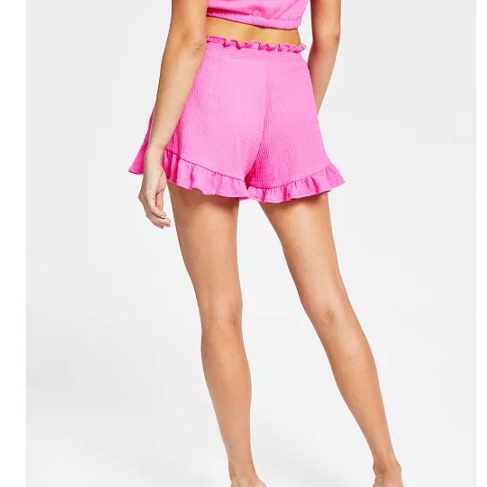Textured Ruffled
Drawstring Pull-On Shorts